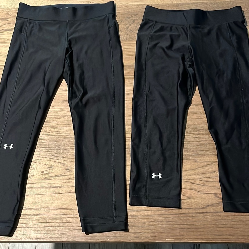 2 Pair Under Armour cropped leggings, black